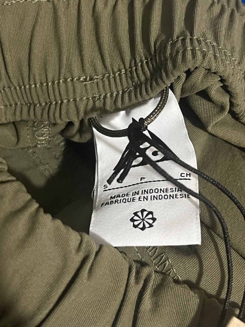 Nike ACG Olive Green Outdoor Utility Pants - Picture 6 of 7